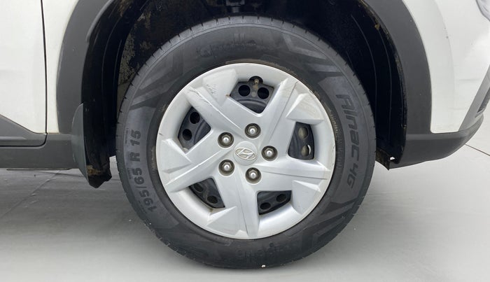 2021 Hyundai VENUE S 1.2, Petrol, Manual, 42,025 km, Right Front Wheel