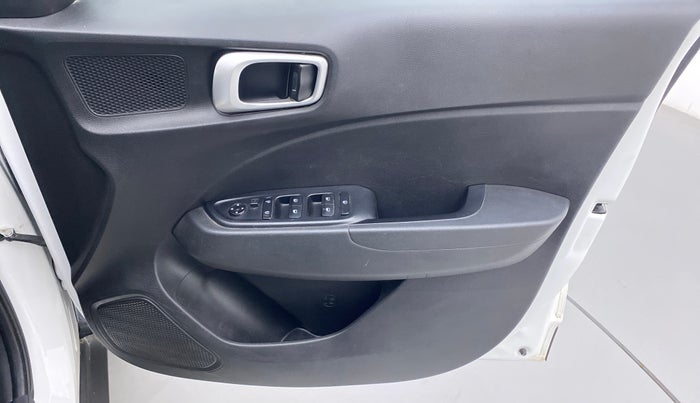 2021 Hyundai VENUE S 1.2, Petrol, Manual, 42,025 km, Driver Side Door Panels Control