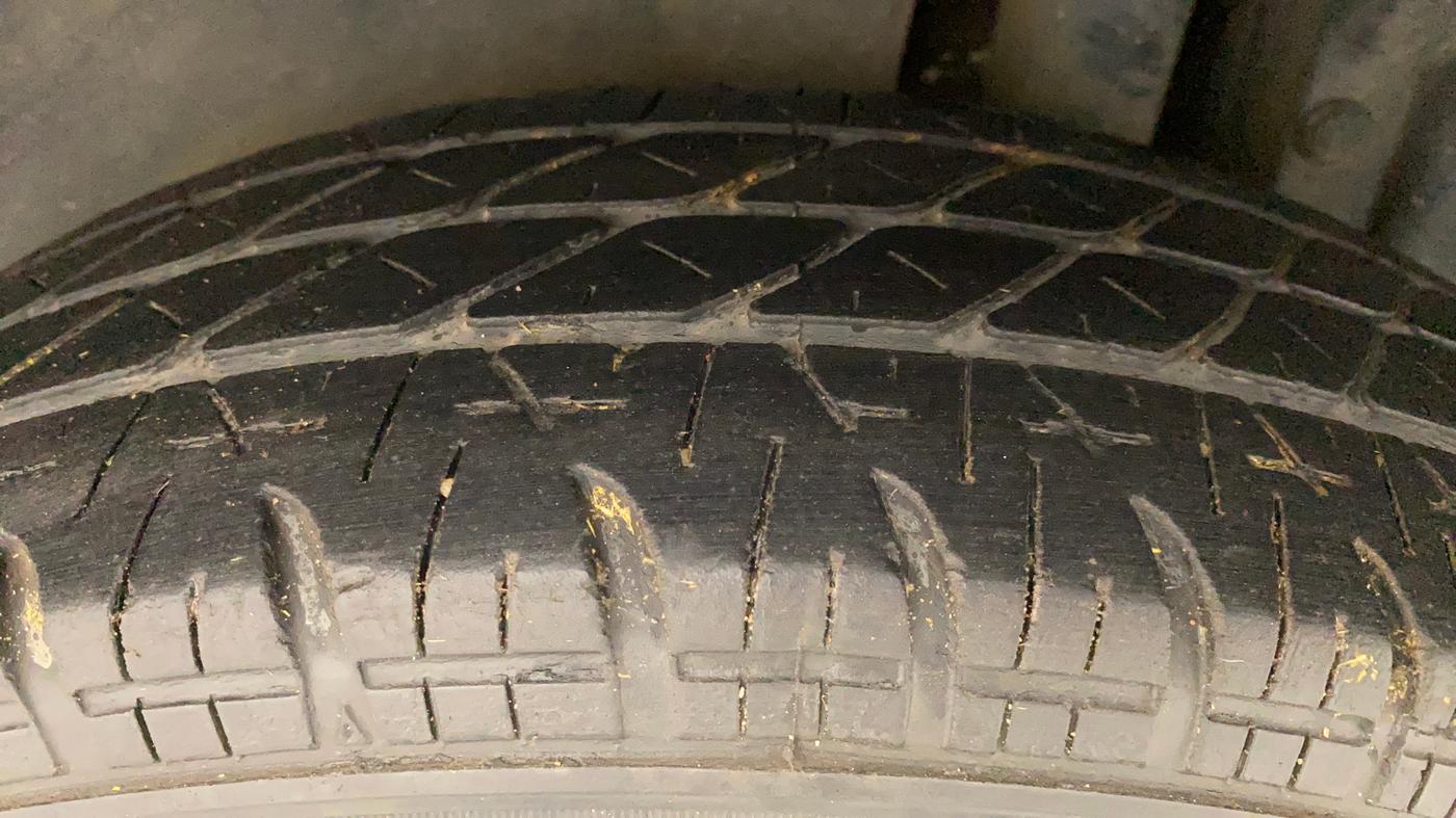 2014 Maruti Swift VXI, Petrol, Manual, 86,973 km, Left Rear Tyre Tread