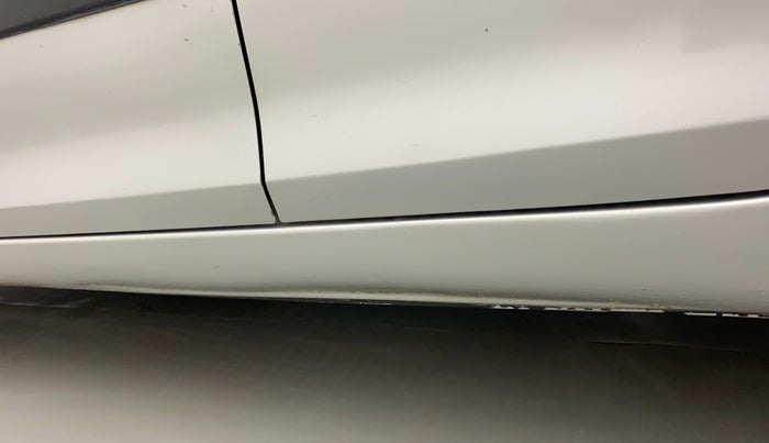 2014 Maruti Swift VXI, Petrol, Manual, 86,973 km, Left running board - Slightly dented