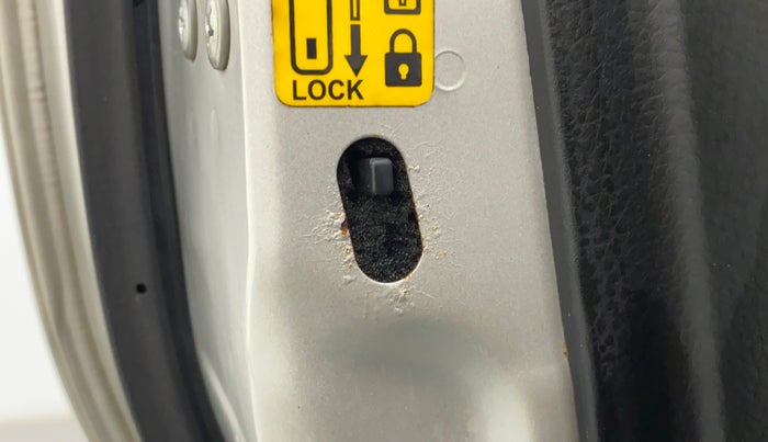 2014 Maruti Swift VXI, Petrol, Manual, 86,973 km, Rear left door - Slight discoloration