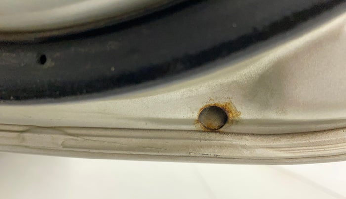 2014 Maruti Swift VXI, Petrol, Manual, 86,973 km, Right rear door - Slightly rusted