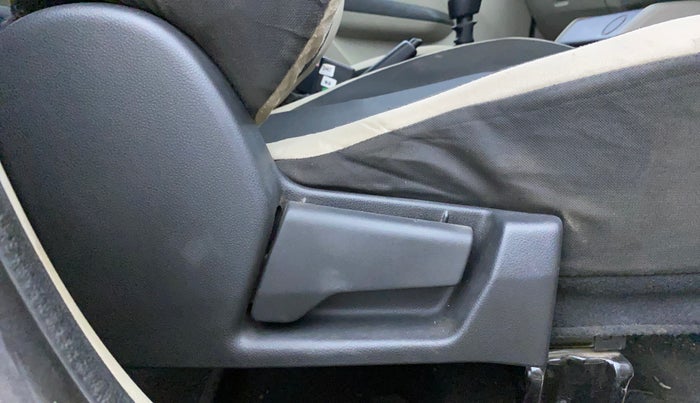 2020 Renault TRIBER RXE MT, Petrol, Manual, 44,923 km, Driver Side Adjustment Panel