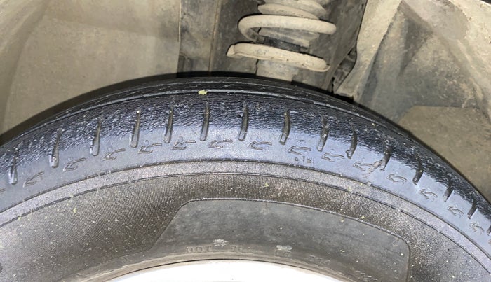 2020 Renault TRIBER RXE MT, Petrol, Manual, 44,923 km, Left Front Tyre Tread