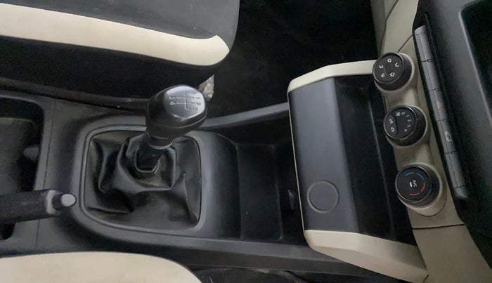 2020 Renault TRIBER RXE MT, Petrol, Manual, 44,923 km, Gear Lever