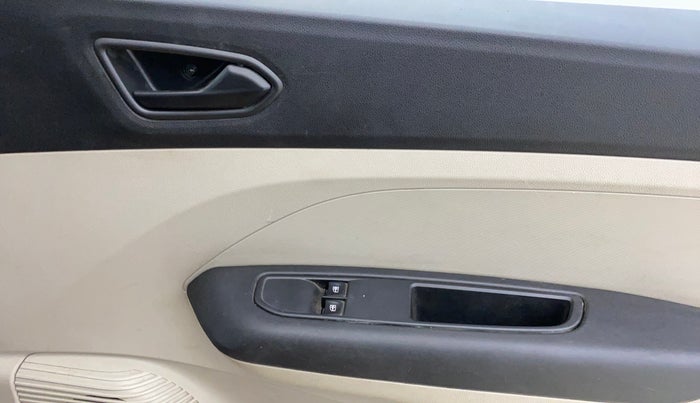 2020 Renault TRIBER RXE MT, Petrol, Manual, 44,923 km, Driver Side Door Panels Control