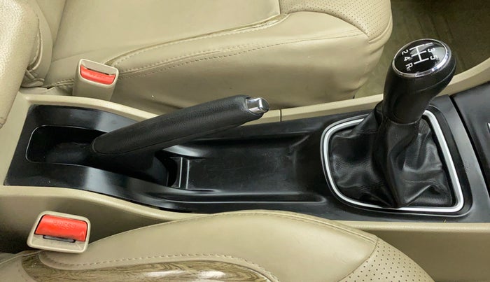 2018 Maruti Ciaz DELTA 1.5 SHVS VVT MT, Petrol, Manual, 29,219 km, Gear Lever