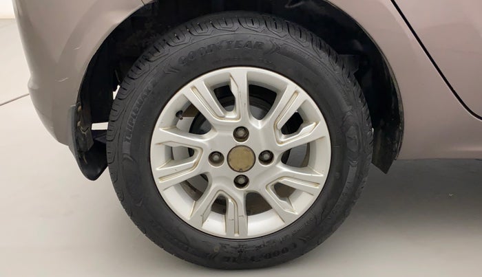 2017 Tata Tiago XZ PETROL, Petrol, Manual, 75,452 km, Right Rear Wheel