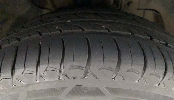 2017 Tata Tiago XZ PETROL, Petrol, Manual, 75,452 km, Right Front Tyre Tread