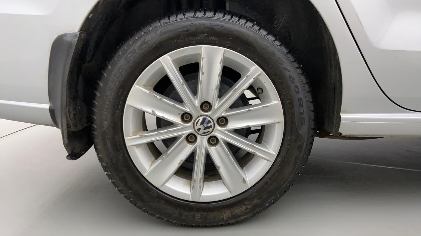 2016 Volkswagen Vento HIGHLINE PETROL, Petrol, Manual, 62,549 km, Right Rear Wheel
