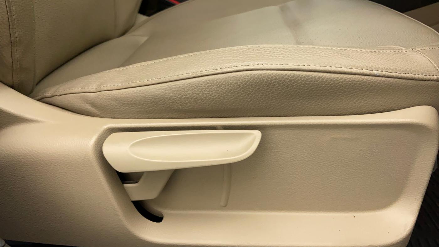 2016 Volkswagen Vento HIGHLINE PETROL, Petrol, Manual, 62,549 km, Driver Side Adjustment Panel
