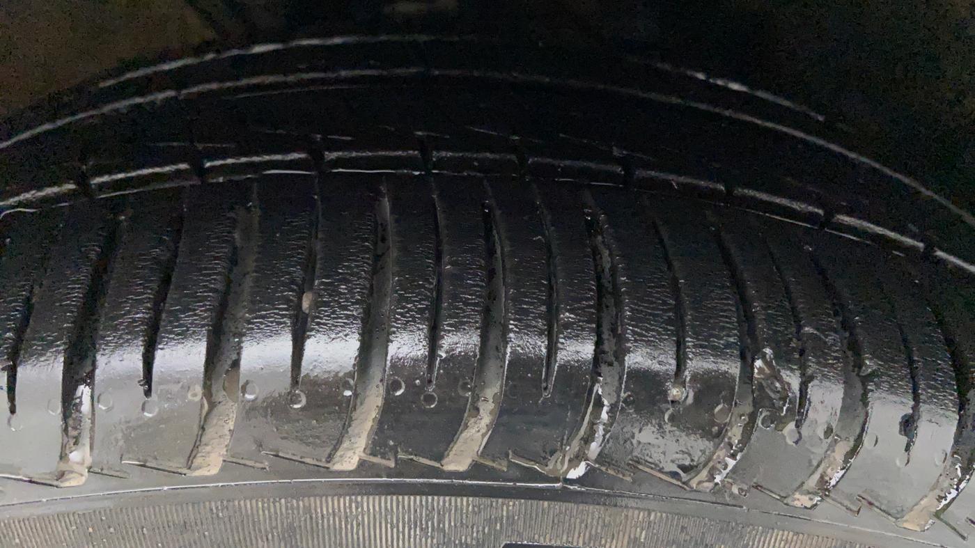 2016 Volkswagen Vento HIGHLINE PETROL, Petrol, Manual, 62,549 km, Right Front Tyre Tread