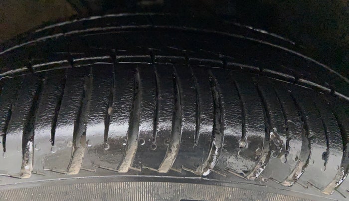 2016 Volkswagen Vento HIGHLINE PETROL, Petrol, Manual, 62,549 km, Right Front Tyre Tread