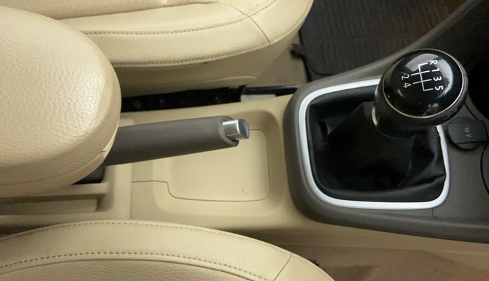 2016 Volkswagen Vento HIGHLINE PETROL, Petrol, Manual, 62,549 km, Gear Lever