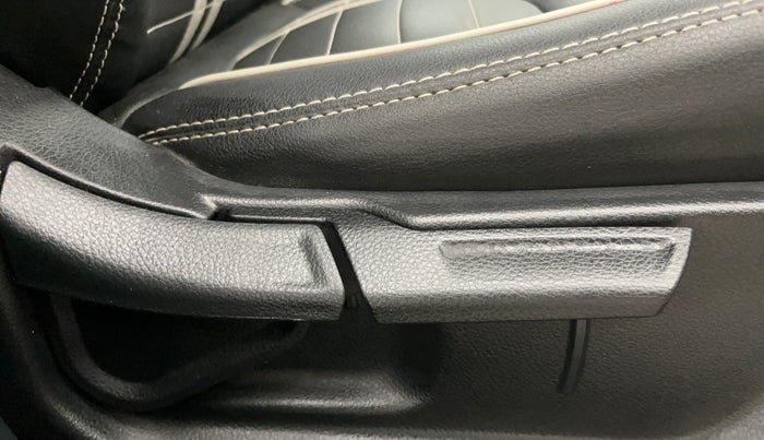 2020 KIA SONET HTX 1.0 IMT, Petrol, Manual, 77,635 km, Driver Side Adjustment Panel