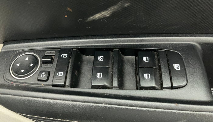 2020 KIA SONET HTX 1.0 IMT, Petrol, Manual, 77,635 km, Driver Side Door Panels Control