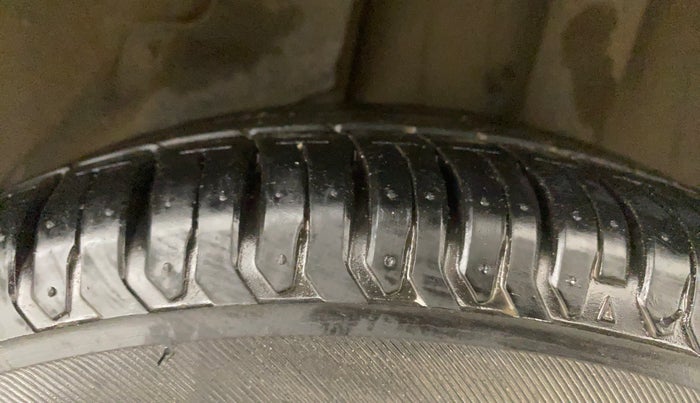 2012 Honda Brio S(O) MT, Petrol, Manual, 28,351 km, Left Rear Tyre Tread