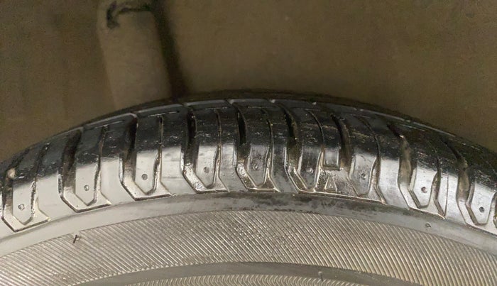 2012 Honda Brio S(O) MT, Petrol, Manual, 28,351 km, Right Rear Tyre Tread