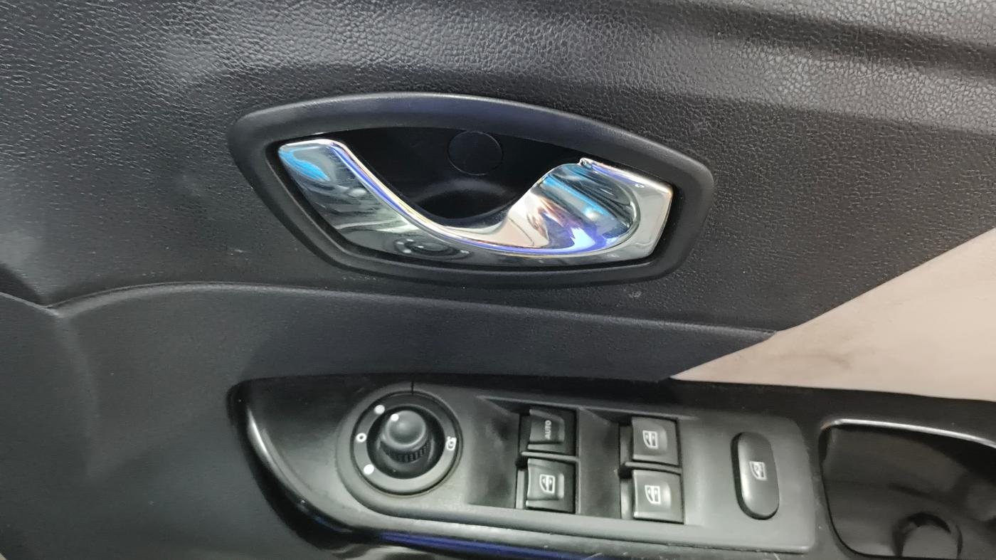 2018 Renault Captur RXT DIESEL DUAL TONE, Diesel, Manual, 92,525 km, Driver Side Door Panels Control