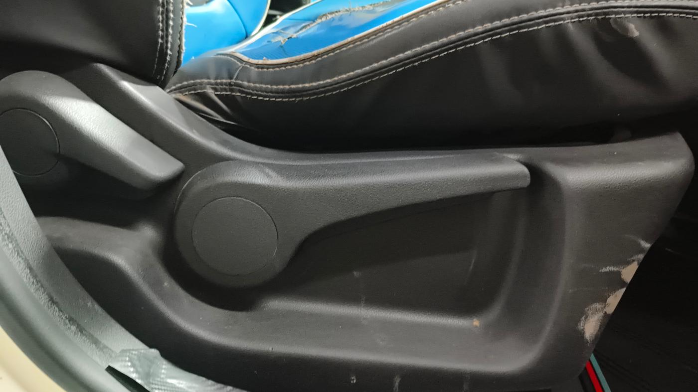 2018 Renault Captur RXT DIESEL DUAL TONE, Diesel, Manual, 92,525 km, Driver Side Adjustment Panel