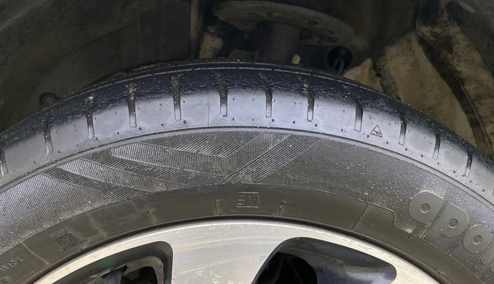 2021 Maruti Baleno ZETA CVT PETROL 1.2, Petrol, Automatic, 60,396 km, Left Front Tyre Tread