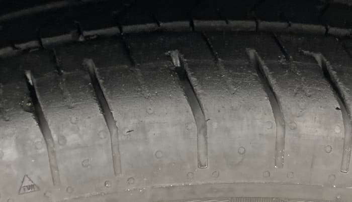 2024 Hyundai Verna SX (O) 1.5 TURBO PETROL DCT, Petrol, Automatic, 7,501 km, Right Front Tyre Tread