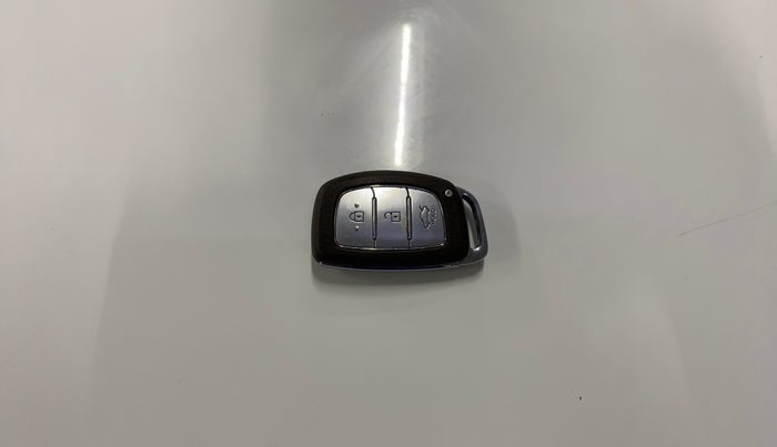 2020 Hyundai AURA SX PLUS 1.2 AMT, Petrol, Automatic, 52,764 km, Key Close Up