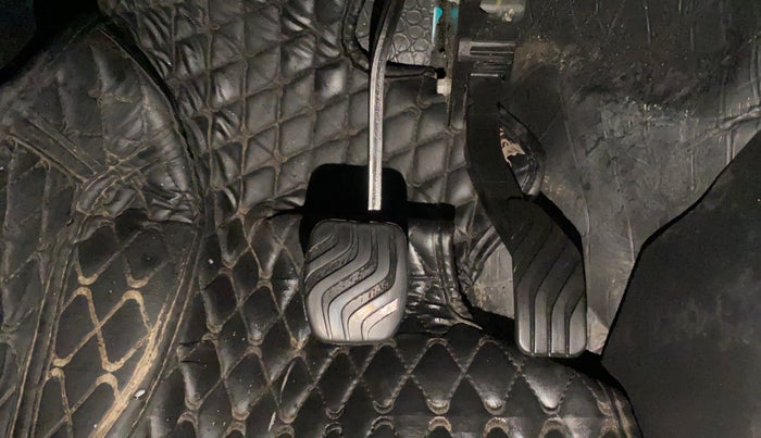 2023 Nissan MAGNITE XV PREMIUM TURBO CVT, Petrol, Automatic, 18,724 km, Pedals