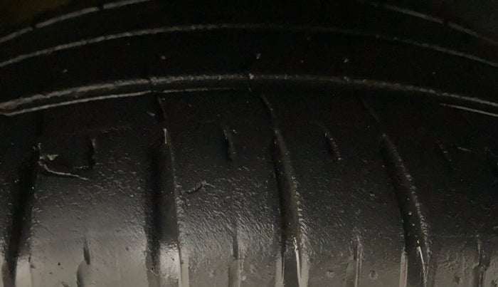 2021 Hyundai Verna SX 1.5 VTVT IVT, Petrol, Automatic, 40,313 km, Right Front Tyre Tread