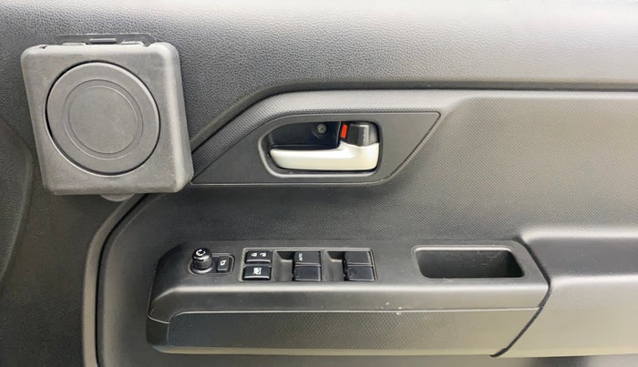 2019 Maruti New Wagon-R ZXI 1.2, Petrol, Manual, 38,996 km, Driver Side Door Panels Control