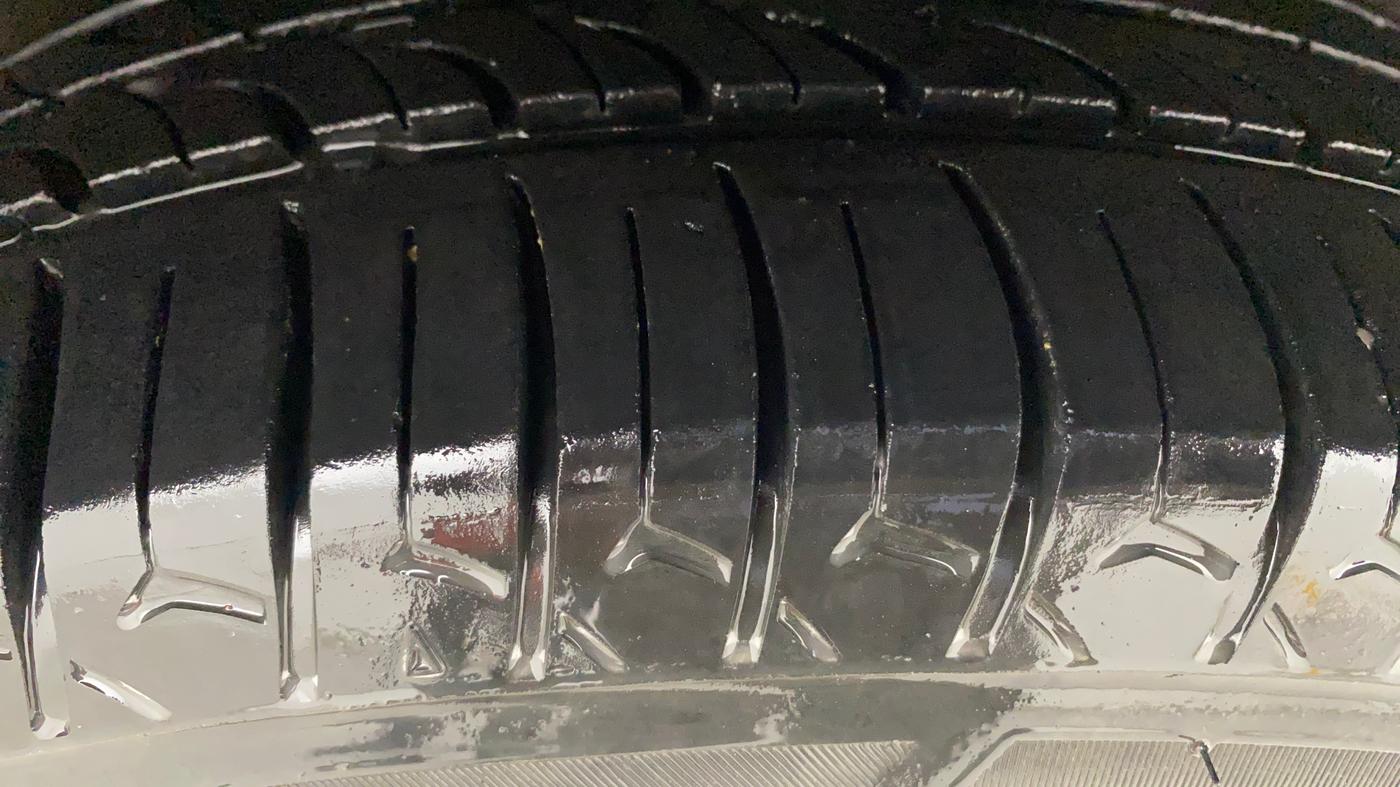 2015 Maruti Ciaz VXI+AT, Petrol, Automatic, 94,706 km, Right Front Tyre Tread