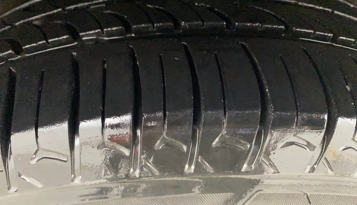 2015 Maruti Ciaz VXI+AT, Petrol, Automatic, 94,706 km, Right Front Tyre Tread