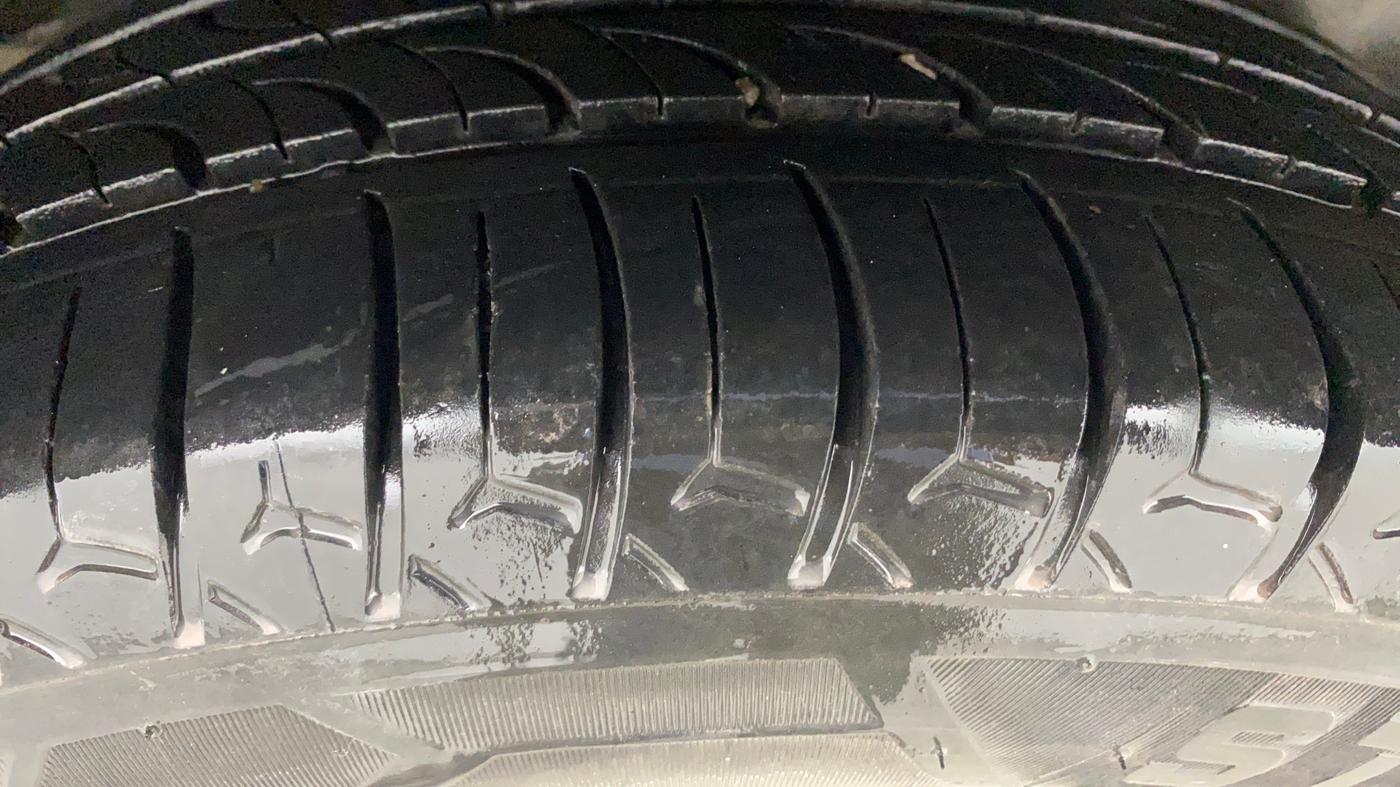 2015 Maruti Ciaz VXI+AT, Petrol, Automatic, 94,706 km, Right Rear Tyre Tread