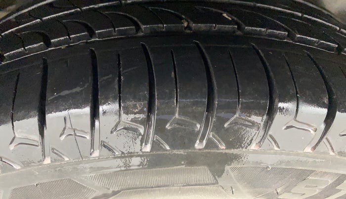 2015 Maruti Ciaz VXI+AT, Petrol, Automatic, 94,706 km, Right Rear Tyre Tread