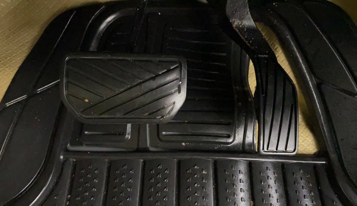 2015 Maruti Ciaz VXI+AT, Petrol, Automatic, 94,706 km, Pedals