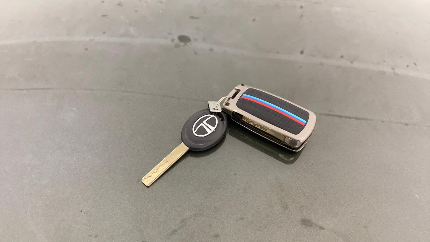 2023 Tata PUNCH ADVENTURE CAMO AMT, Petrol, Automatic, 29,413 km, Key Close Up