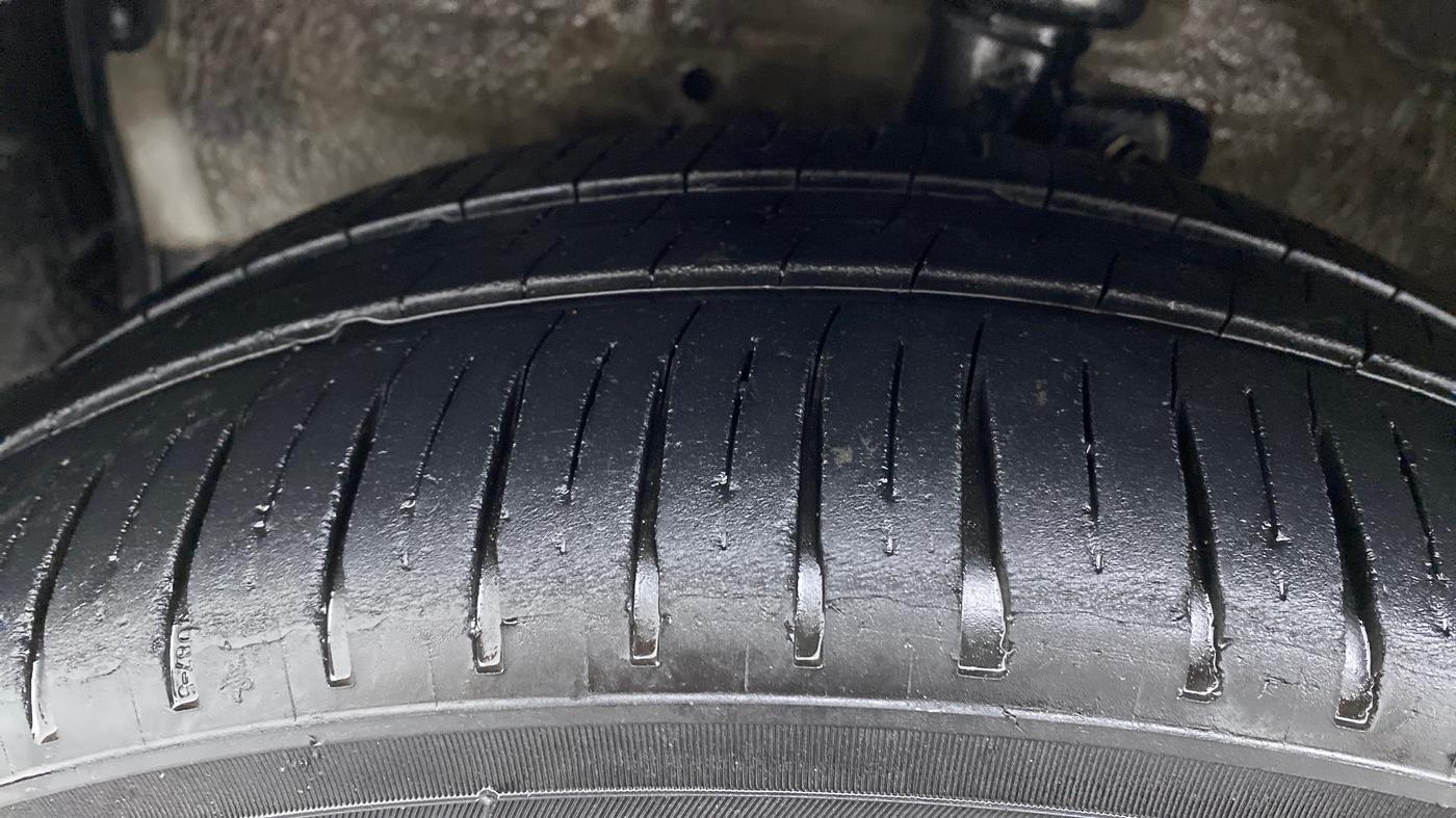 2014 Maruti Celerio VXI d, Petrol, Manual, 90,008 km, Left Front Tyre Tread