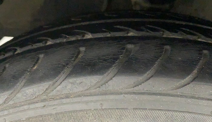 2012 Hyundai i10 MAGNA 1.2, Petrol, Manual, 59,627 km, Left Front Tyre Tread