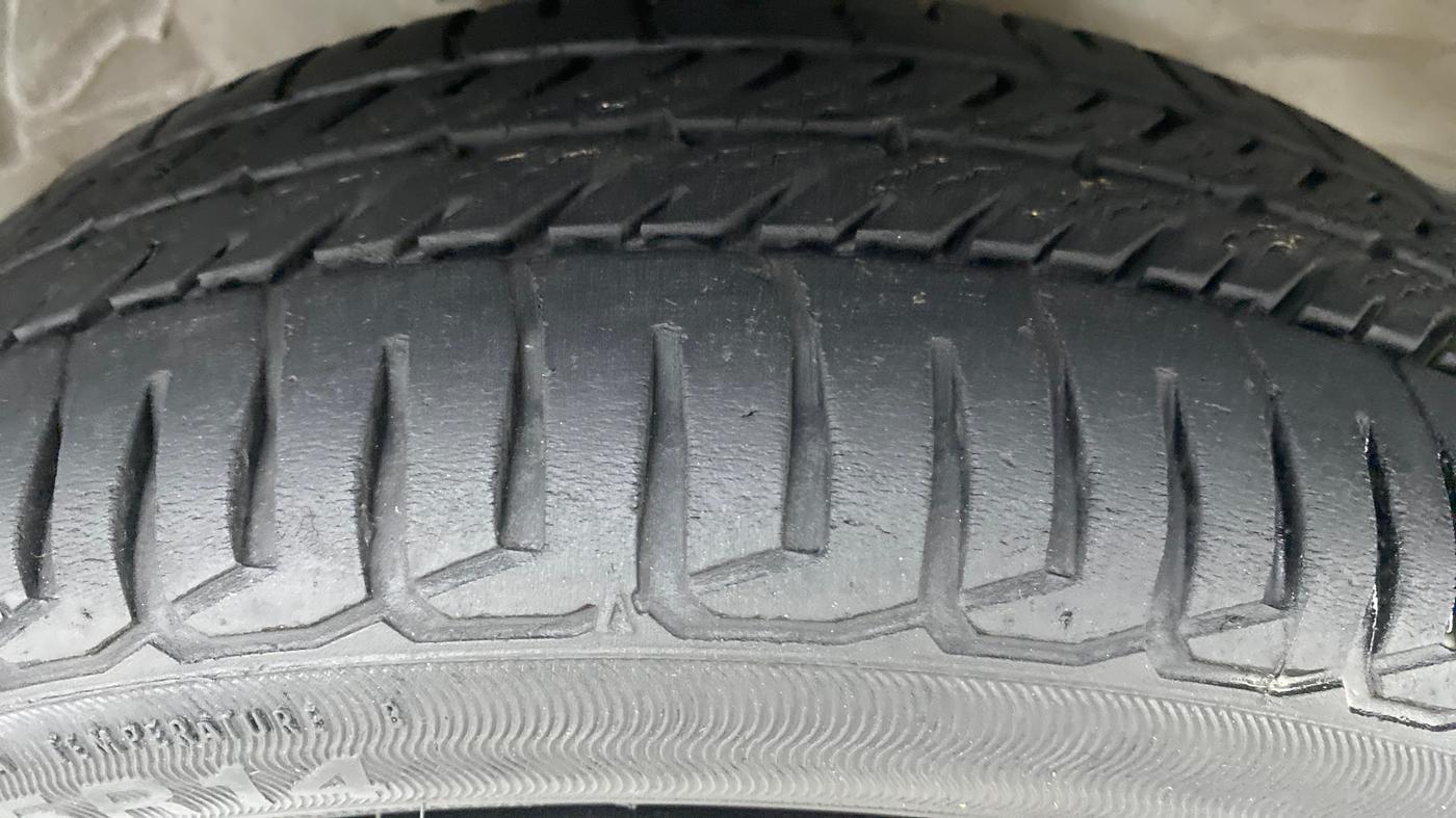 2016 Maruti Wagon R 1.0 VXI AMT, Petrol, Automatic, 48,397 km, Right Front Tyre Tread