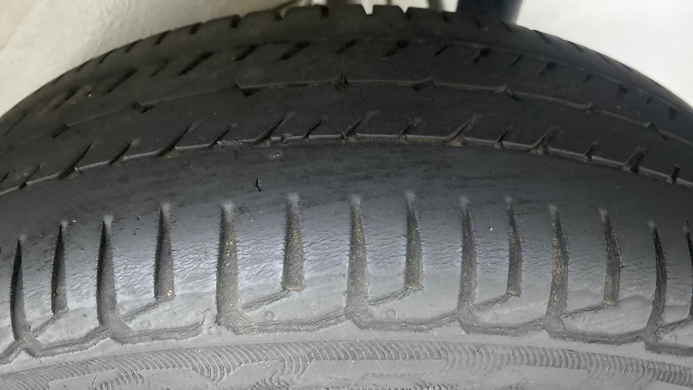 2016 Maruti Wagon R 1.0 VXI AMT, Petrol, Automatic, 48,397 km, Left Rear Tyre Tread