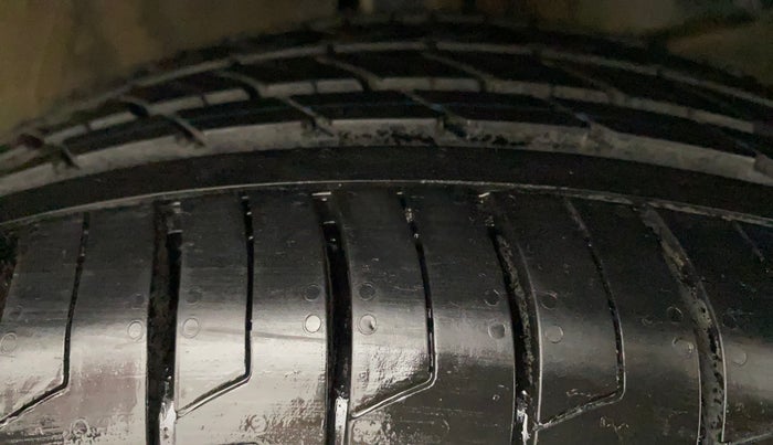 2017 Maruti Baleno ZETA PETROL 1.2, Petrol, Manual, 52,011 km, Right Front Tyre Tread