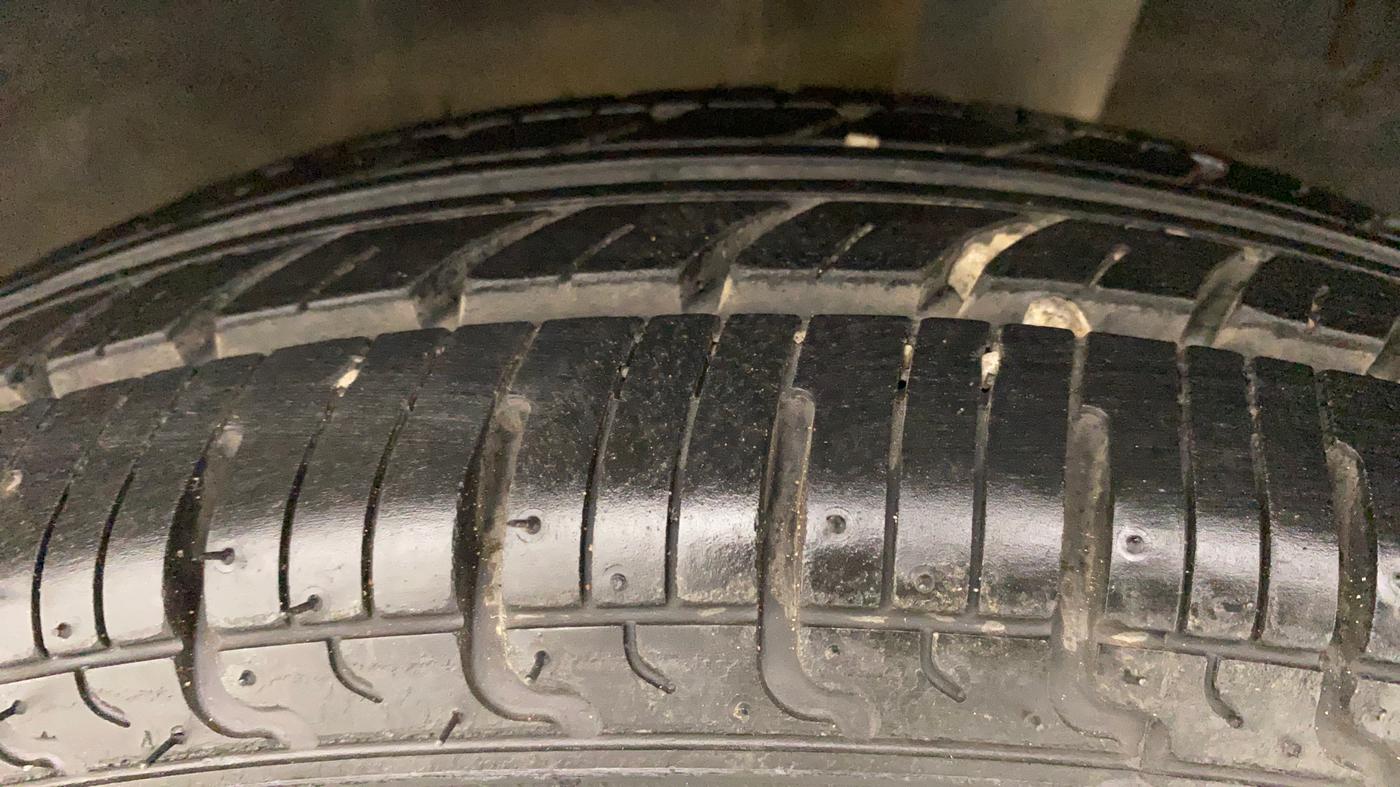 2018 Renault Kwid RXT 1.0 AMT (O), Petrol, Automatic, 44,462 km, Left Rear Tyre Tread
