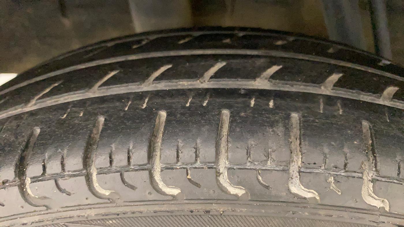 2018 Renault Kwid RXT 1.0 AMT (O), Petrol, Automatic, 44,462 km, Right Rear Tyre Tread