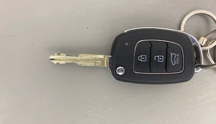 2021 Hyundai VENUE SX 1.0 TURBO IMT, Petrol, Manual, 36,448 km, Key Close Up