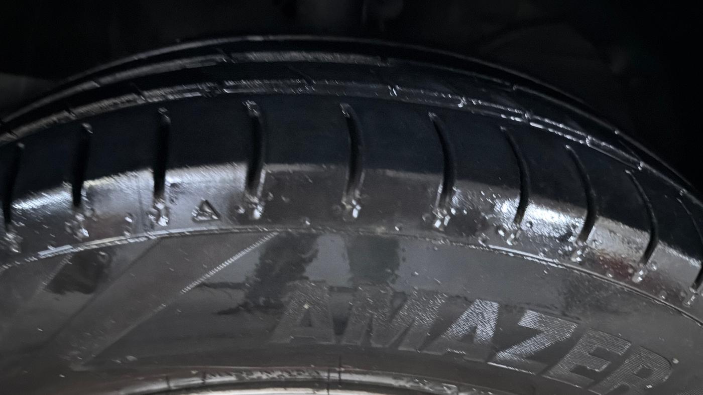 2020 Maruti Swift LXI, Petrol, Manual, 50,718 km, Right Front Tyre Tread