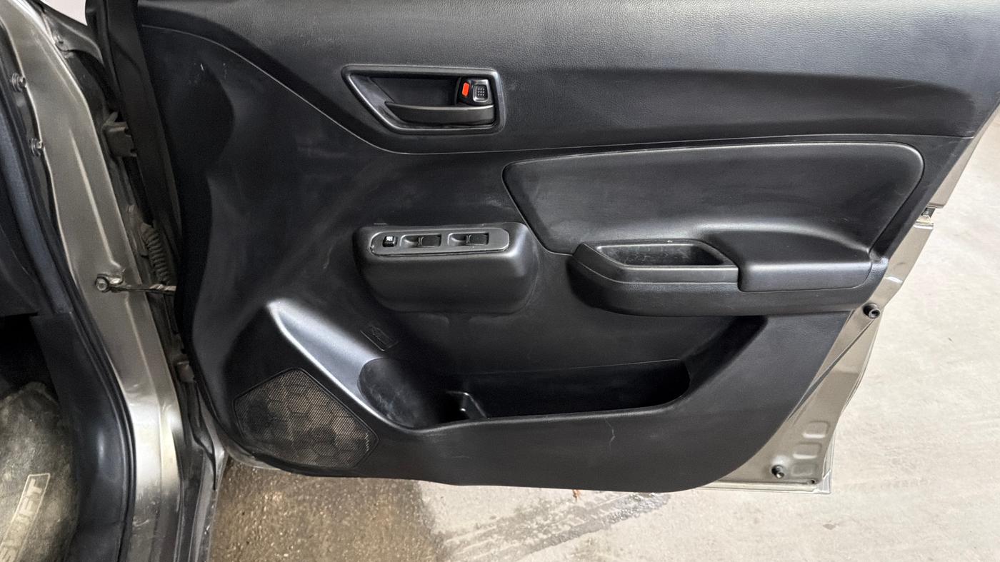2020 Maruti Swift LXI, Petrol, Manual, 50,718 km, Driver Side Door Panels Control