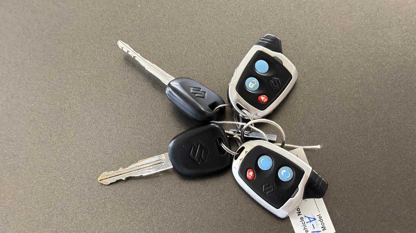 2020 Maruti Swift LXI, Petrol, Manual, 50,718 km, Key Close Up