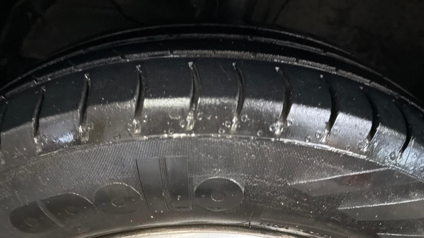 2020 Maruti Swift LXI, Petrol, Manual, 50,718 km, Left Front Tyre Tread