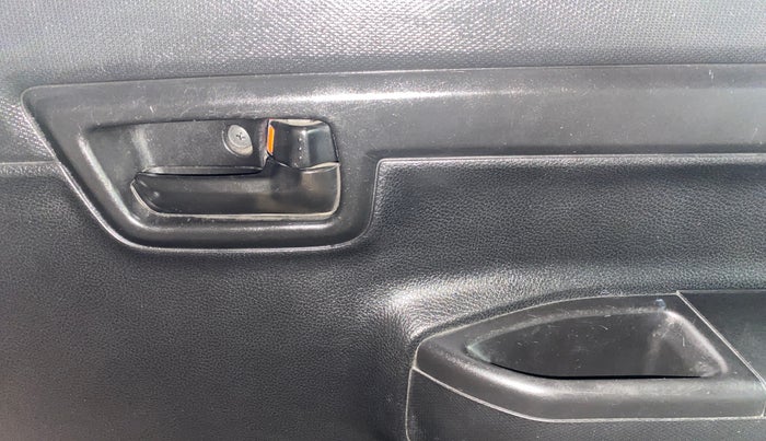 2019 Maruti S PRESSO VXI PLUS AMT, Petrol, Automatic, 33,802 km, Driver Side Door Panels Control