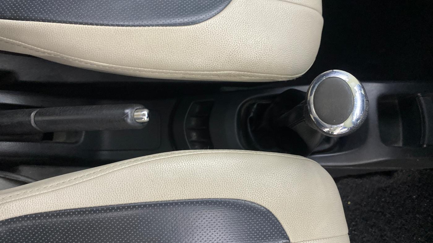 2017 Maruti Wagon R 1.0 VXI, Petrol, Manual, 72,891 km, Gear Lever